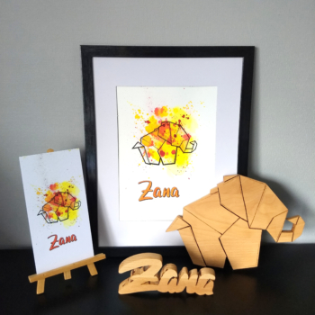 Geboortekaartje Zana (2021) met bijpassende houten figuren - stoer en kleurrijk handgeschilderd geboortekaartje met een origami olifantje. Met liefde en op maat gemaakt.